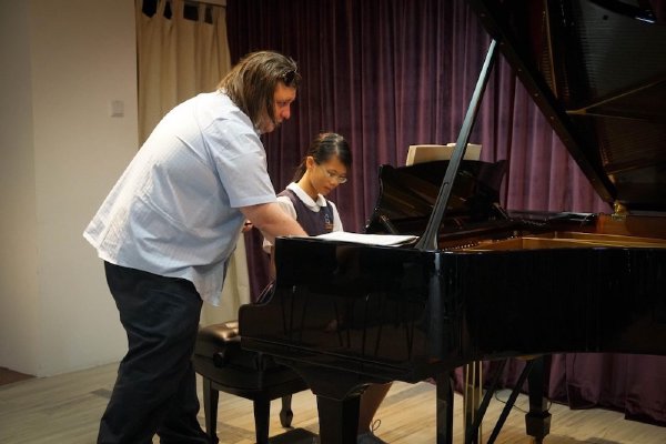Dr Krystian Tkaczewski teaching piano at Tanglewood Music School Bukit Timah